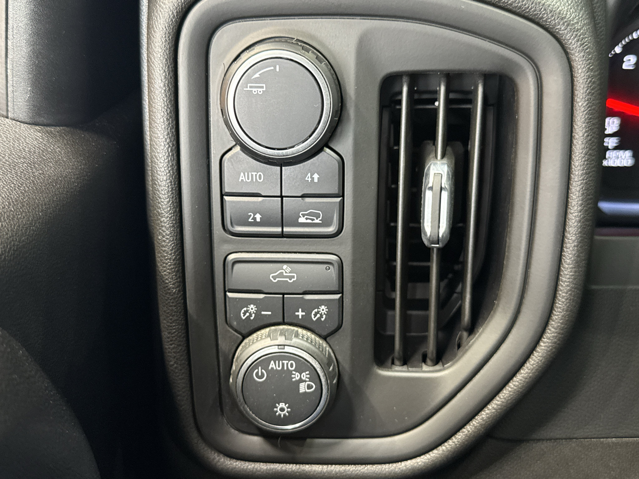 Used 2022 Chevrolet Silverado 1500 Custom AWD/4WD image 28
