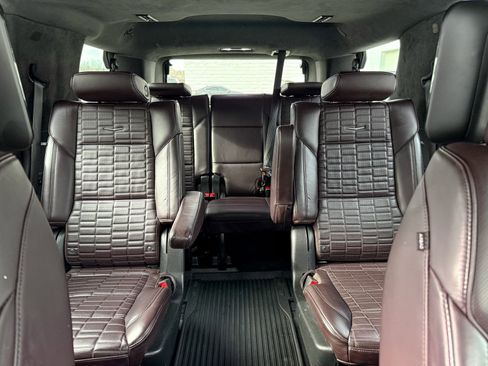 Used 2022 Cadillac Escalade Sport Platinum w/ LPO, ONYX Package image 12