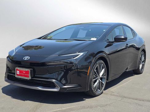 Used 2025 Toyota Prius XLE FWD image 7