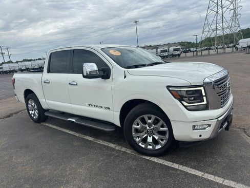 Used 2020 Nissan Titan SL w/ Moonroof Package RWD image 1
