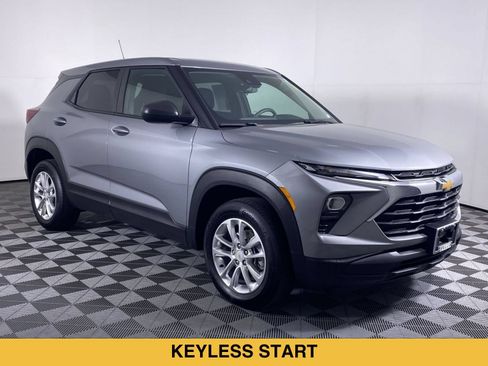 Used 2025 Chevrolet TrailBlazer LS w/ LS Convenience Package AWD/4WD image 19