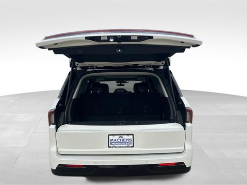 New 2027 Lincoln Navigator Reserve AWD/4WD image 7
