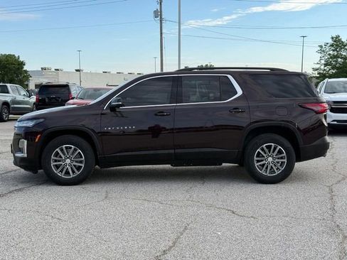 Used 2023 Chevrolet Traverse LT FWD image 2