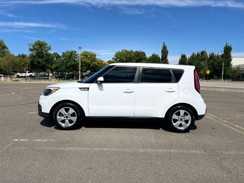 Used 2017 Kia Soul FWD image 9