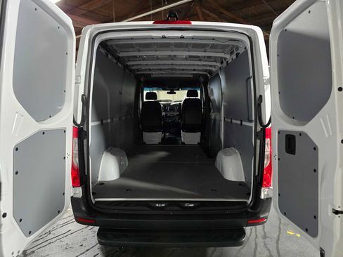 Used 2025 Mercedes-Benz Sprinter 2500 image 17