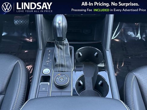 Used 2022 Volkswagen Atlas Cross Sport SE w/ Black Wheel Package image 18