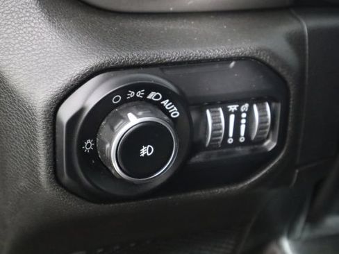 Used 2018 Jeep Wrangler Unlimited Sahara AWD/4WD image 20