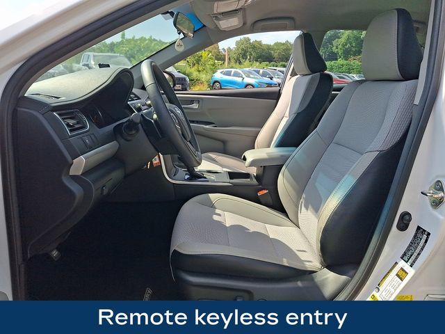 Used 2017 Toyota Camry SE FWD image 2