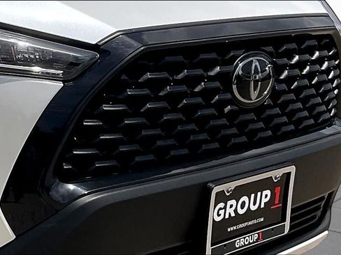 Used 2025 Toyota Corolla Cross LE w/ Moonroof Package FWD image 29