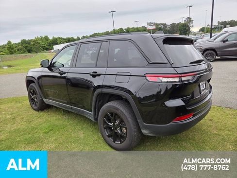 Used 2025 Jeep Grand Cherokee Altitude AWD/4WD image 7