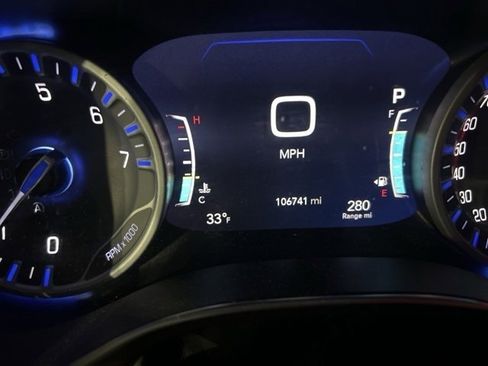 Used 2018 Chrysler Pacifica Touring-L Plus image 12