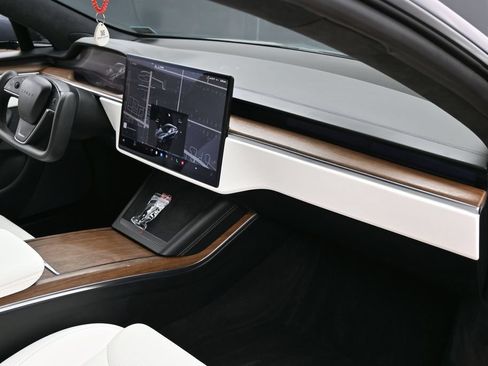 Used 2022 Tesla Model S AWD/4WD image 39