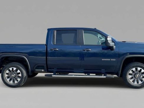 Used 2022 Chevrolet Silverado 2500 Custom w/ Custom Value Package AWD/4WD image 9