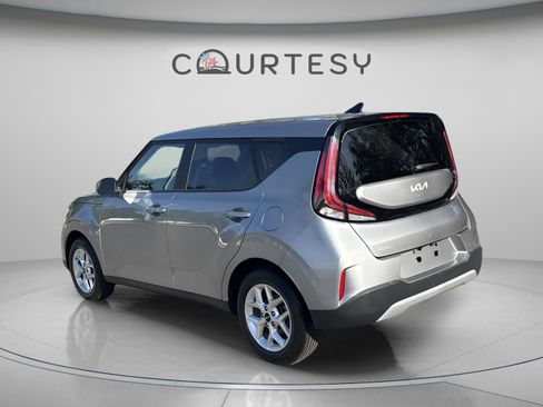 Used 2024 Kia Soul LX w/ Option Group 015 FWD image 5