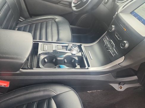 Used 2020 Ford Edge SEL FWD image 20