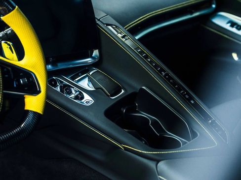 Used 2025 Chevrolet Corvette Z06 RWD image 19