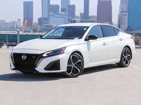 Used 2023 Nissan Altima 2.5 SR FWD image 1