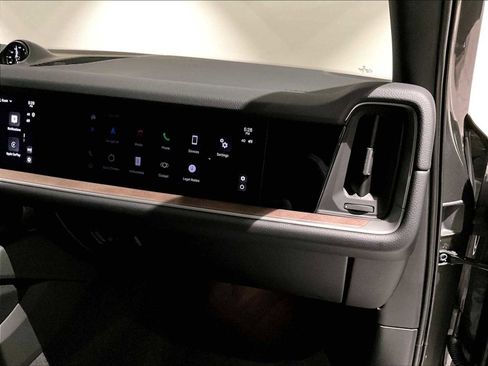 Used 2025 Porsche Cayenne E-Hybrid image 23