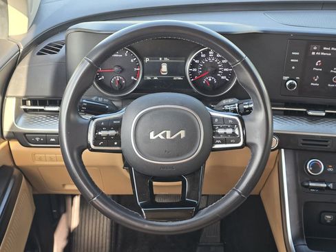 Used 2024 Kia Carnival LX FWD image 16