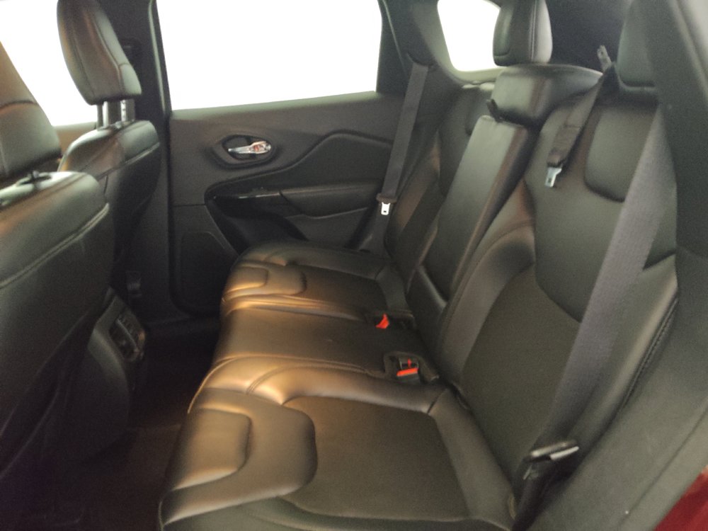 Used 2021 Jeep Cherokee Latitude Plus AWD/4WD image 18