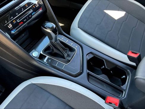 Used 2025 Volkswagen Taos SE image 19