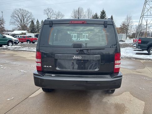 Used 2010 Jeep Liberty Sport image 4