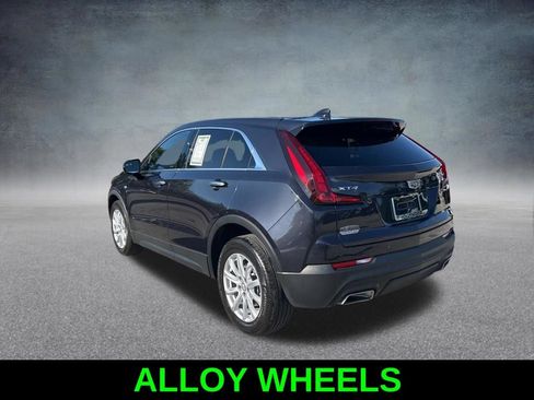 Used 2023 Cadillac XT4 Luxury w/ Cold Weather Package FWD image 7