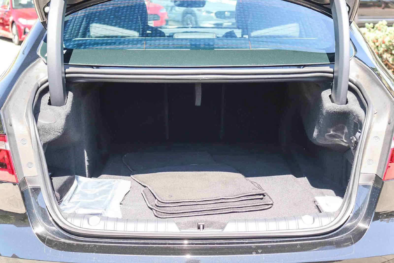 Used 2024 Jaguar XF R-Dynamic SE RWD image 27