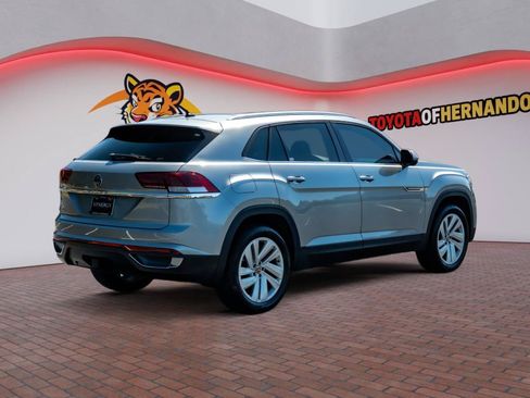 Used 2023 Volkswagen Atlas Cross Sport SE w/ Panoramic Sunroof Package FWD image 5