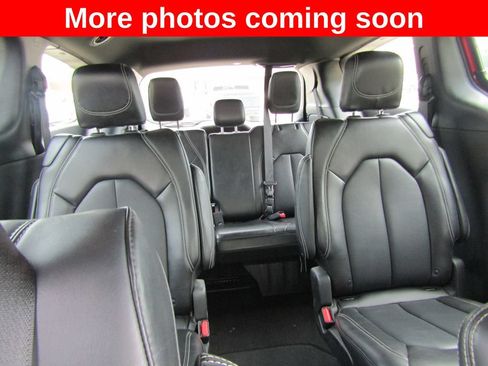 Used 2025 Chrysler Pacifica Select FWD image 13