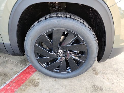 New 2026 Volkswagen Atlas Cross Sport SE image 9