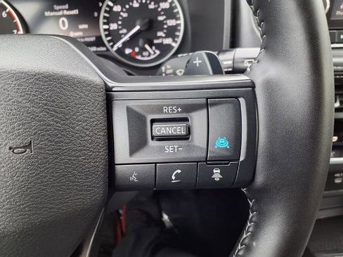 Certified 2025 Nissan Rogue SV FWD image 14