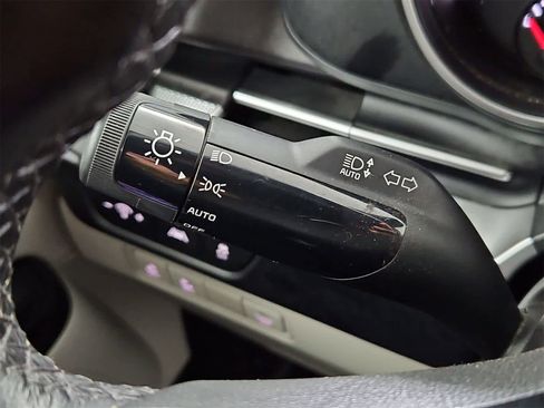 Used 2023 Kia Carnival LX image 26