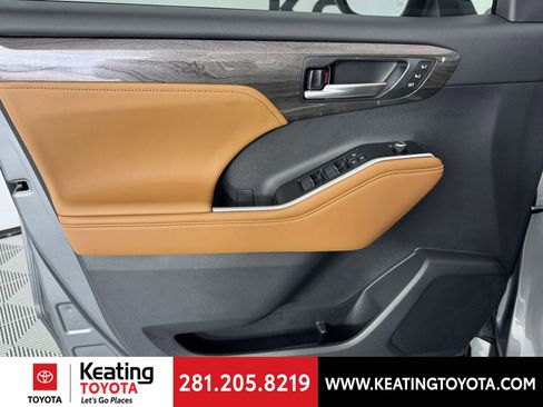 New 2026 Toyota Highlander Platinum image 13