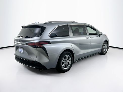 Used 2021 Toyota Sienna Platinum AWD/4WD image 5
