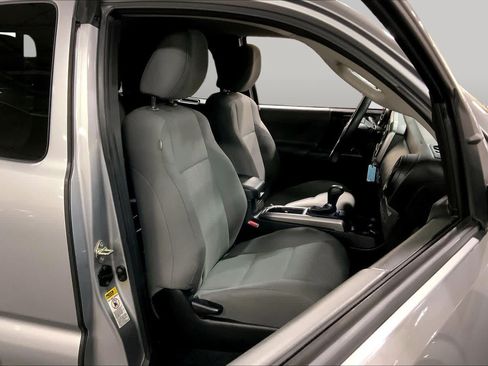 Used 2017 Toyota Tacoma SR5 AWD/4WD image 9