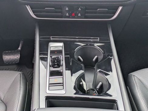 Used 2024 Volkswagen Atlas SE image 22