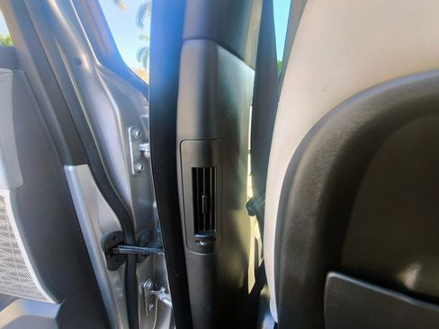 Used 2020 Land Rover Range Rover Velar R-Dynamic S image 30