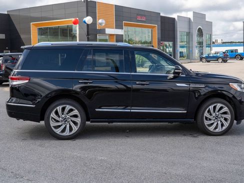 Used 2024 Lincoln Navigator Reserve AWD/4WD image 8