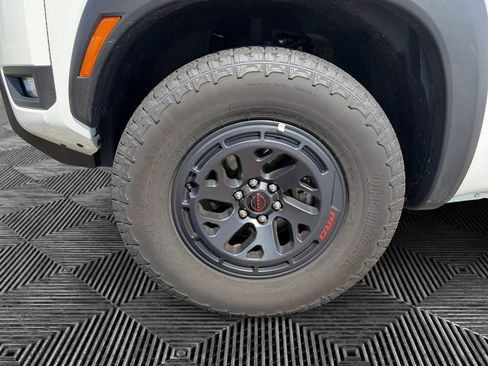 Used 2026 Nissan Frontier PRO-4X AWD/4WD image 15
