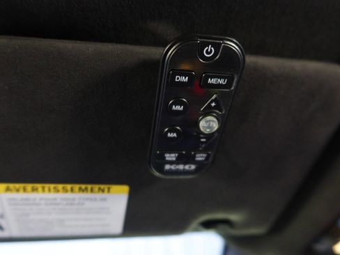 Used 2025 BMW M5 w/ Carbon Package image 36