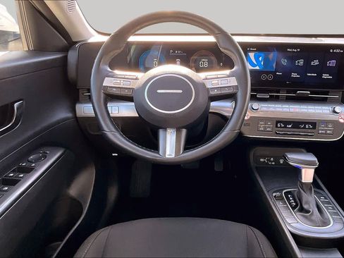 Certified 2025 Hyundai Kona SEL AWD/4WD image 6