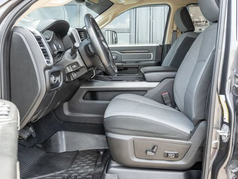 Used 2020 RAM 2500 Big Horn w/ Level 2 Equipment Group AWD/4WD image 17