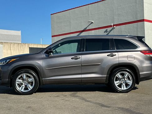 Used 2019 Toyota Highlander Limited image 9