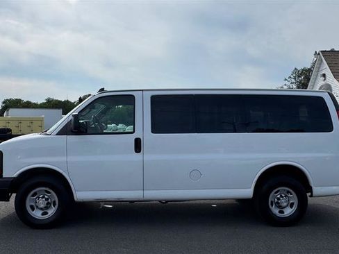 Used 2017 Chevrolet Express 2500 LS RWD image 12
