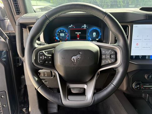 Used 2025 Ford Bronco Outer Banks AWD/4WD image 11