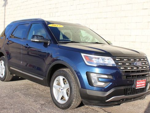 Used 2017 Ford Explorer XLT w/ Equipment Group 202A image 7