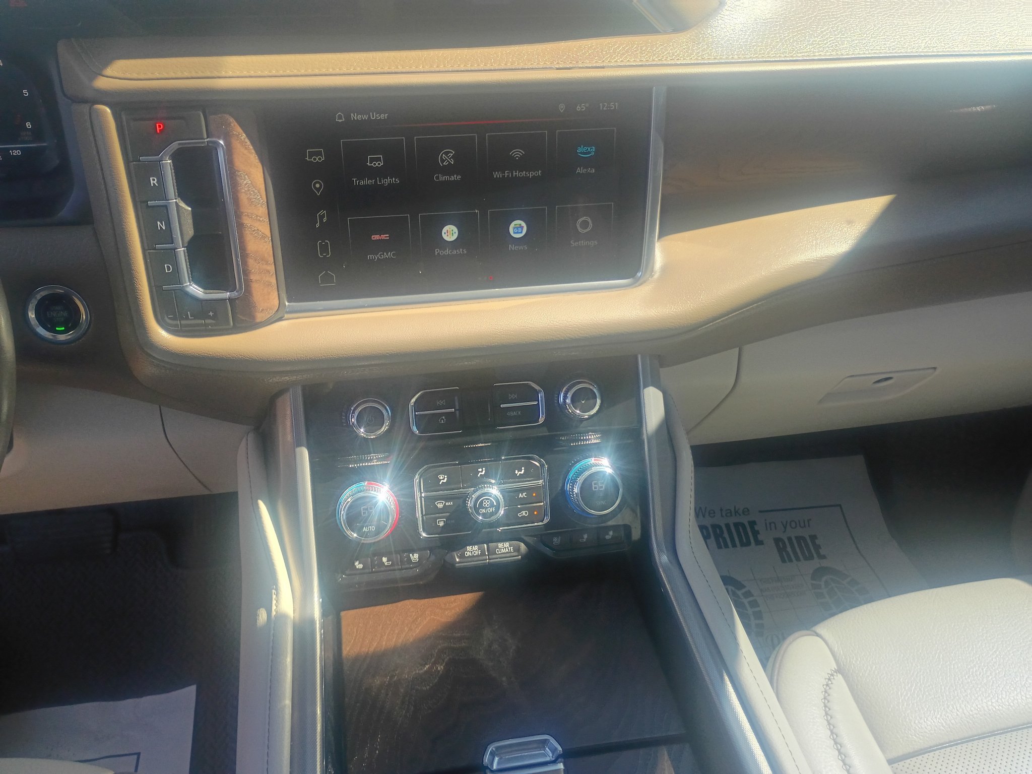 Used 2023 GMC Yukon Denali AWD/4WD image 18