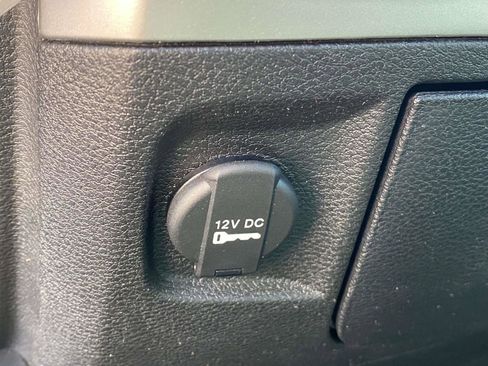 Used 2020 RAM 1500 Classic SLT w/ Luxury Group image 5