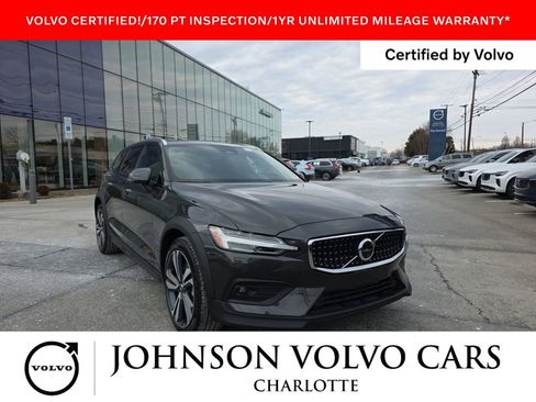 Certified 2025 Volvo V60 B5 Cross Country Plus image 1